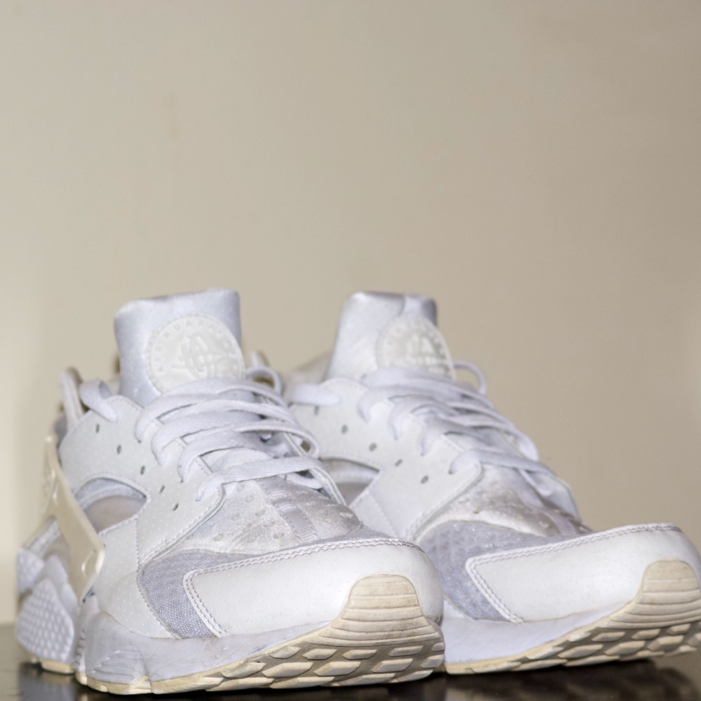 White Nike Huarache